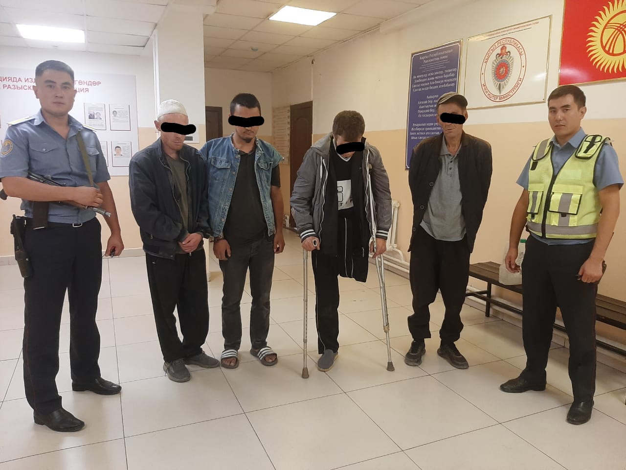 Фото пресс-службы МВД. Задержанные