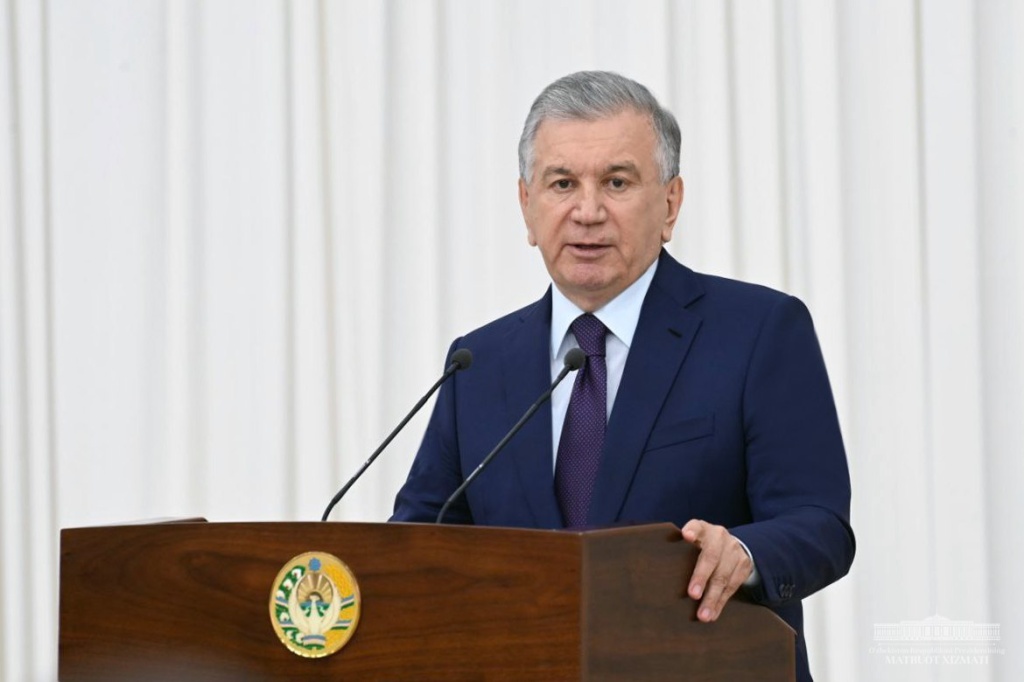 Президент уволил ряд руководителей региональных филиалов банков, а также 16 заместителей хокимов  