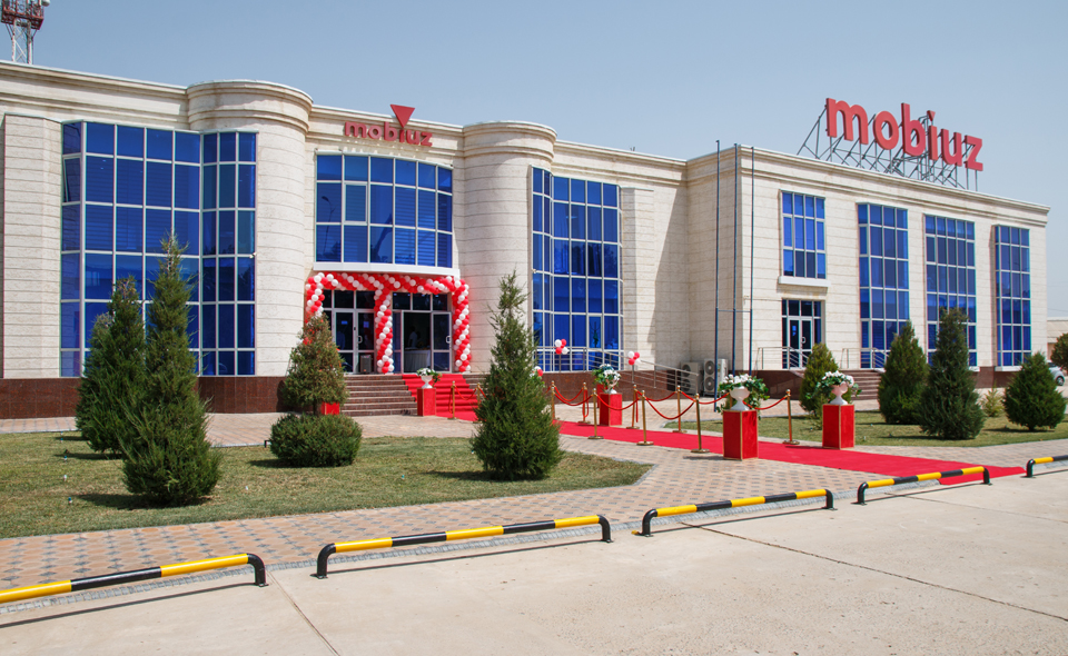 В Сурхандарье открылся еще один обновленный офис Mobiuz. Фоторепортаж