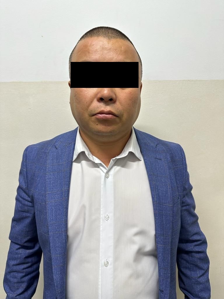 Главу управления по градостроительству и работника Госстроя задержали за взятку