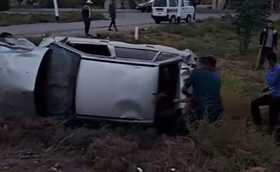Авария на железной дороге: пассажирский поезд сбил автомобиль на переезде в Сурхандарье
