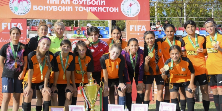 Команда «Зебониссо» стала четырехкратным чемпионом среди женских футбольных команд