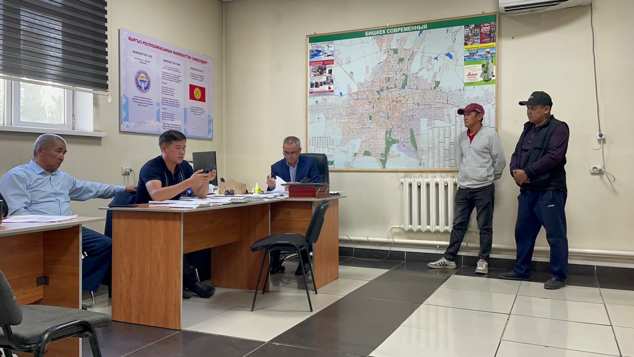 В Бишкеке водителей автобусов уволили за взимание платы за проезд наличными