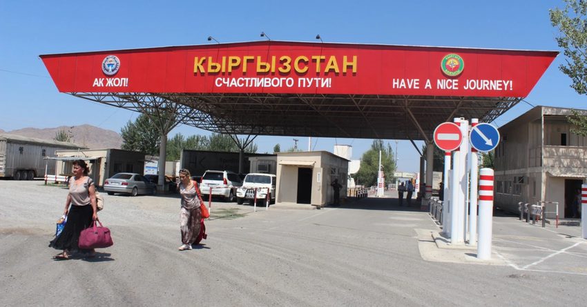 На КПП кыргызско-узбекской границы задержали узбекистанцев с поддельными документами
