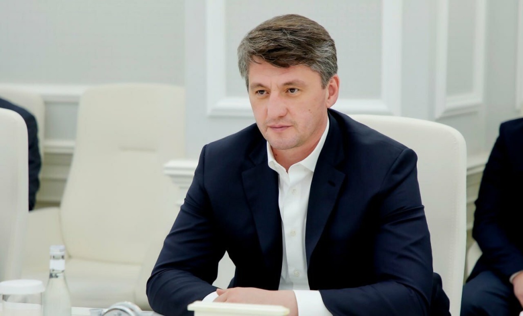 Хоким Ташкента предложил сделать всем прививку "вакциной честности". Судя по всему, он уверен, что это поможет побороть взятки  