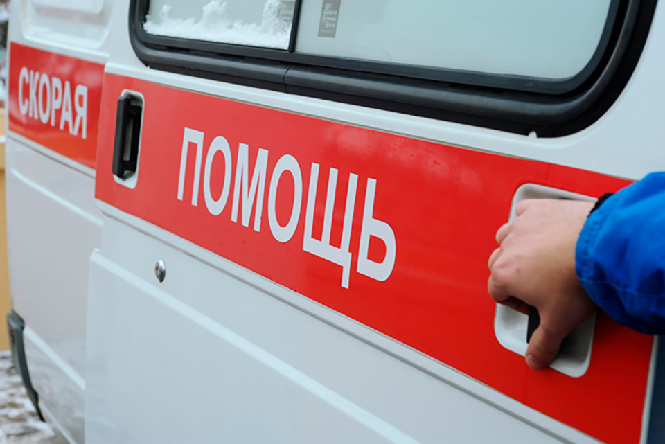 В здании одного из вузов Узбекистана в первый день нового учебного года обрушилась бетонная плита. Пострадали две студентки 