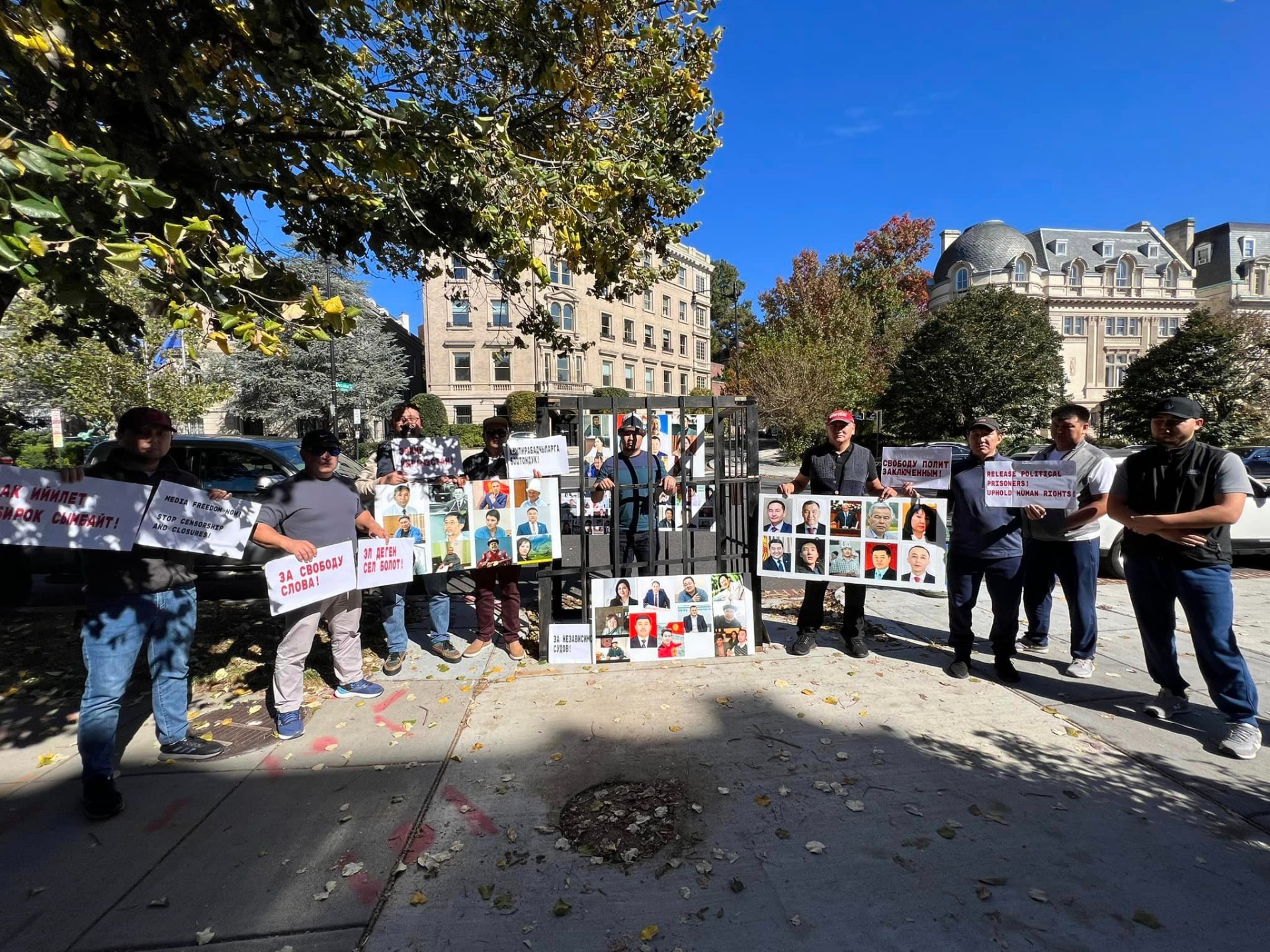 Фото Тилекмата Куренова. Митинг у посольства Кыргызстана в Вашингтоне