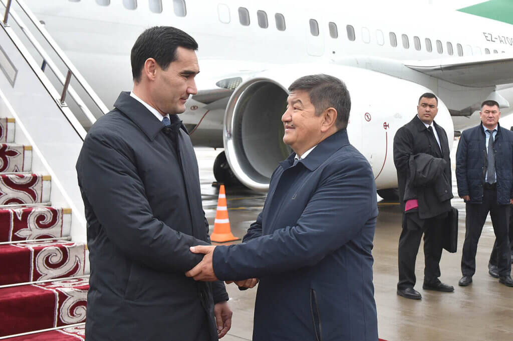 Президент Туркменистана прибыл в Кыргызстан на заседание Совета глав стран СНГ