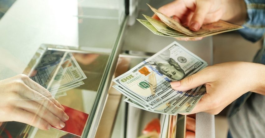 Нацбанк приостановил действие лицензий ряда обменок в Бишкеке