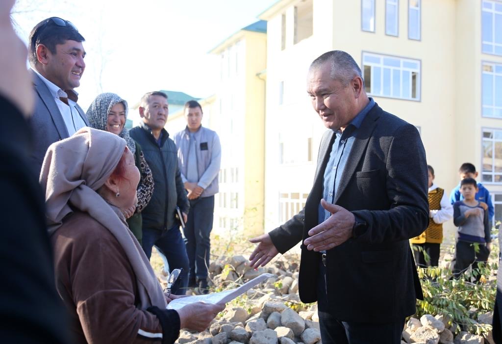 Фото мэрии Оша. Демонтаж незаконных построек