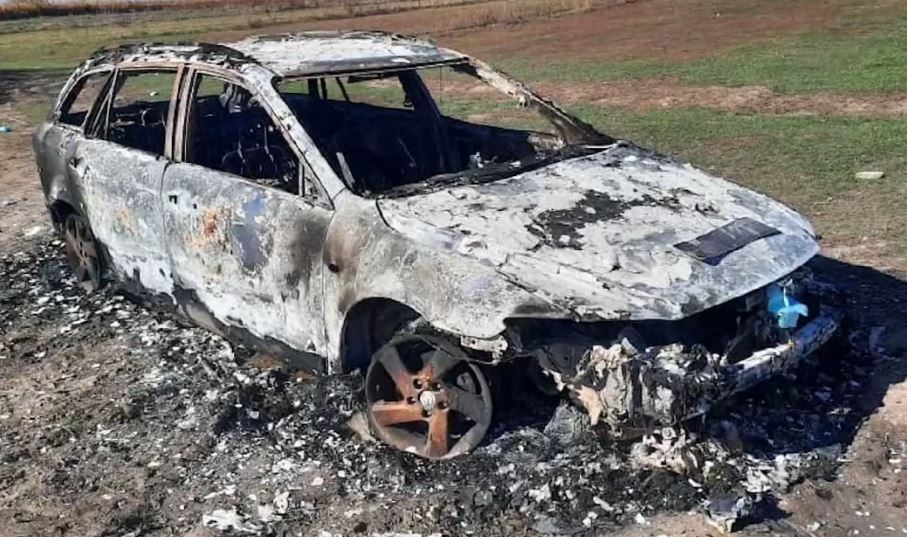 В Каинды мужчину убили на почве ревности и сожгли его машину, подозреваемые задержаны