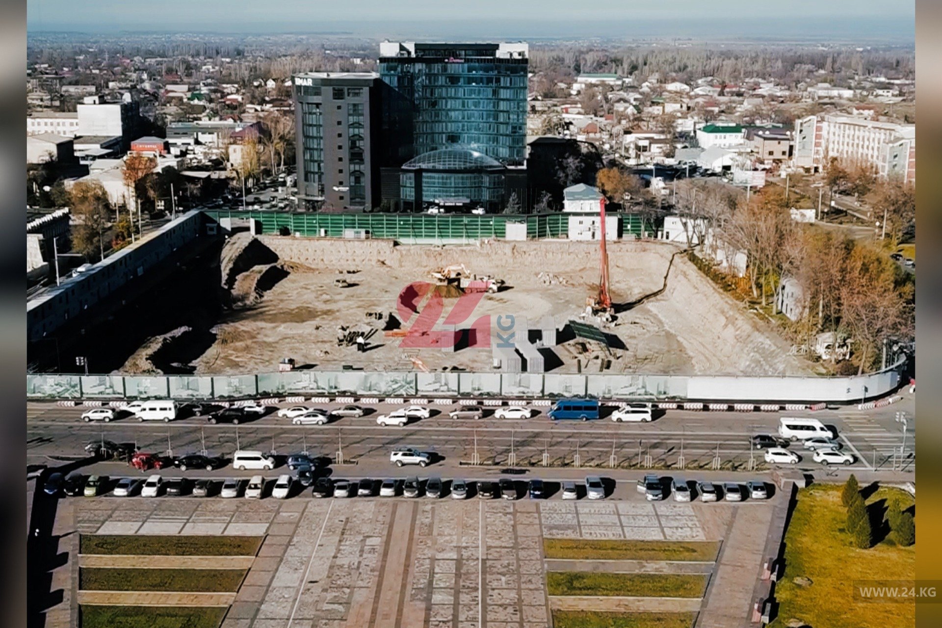 Фото 24.kg. Стройка отеля на месте ресторана «Нарын». Что уже успели сделать за 9 месяцев