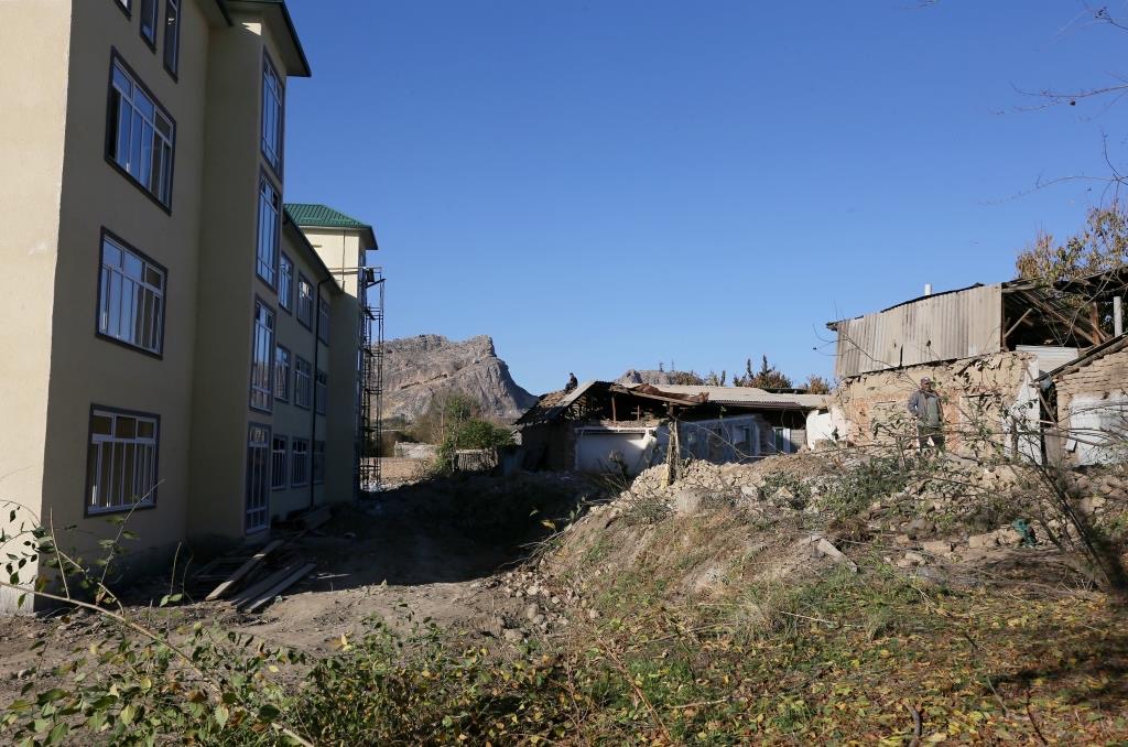 Фото мэрии Оша. Демонтаж незаконных построек