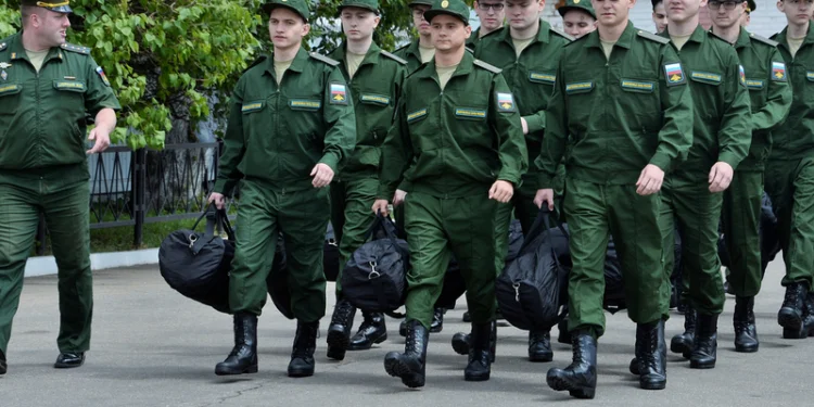 Правительство России утвердило порядок повышения призывного возраста до 30 лет