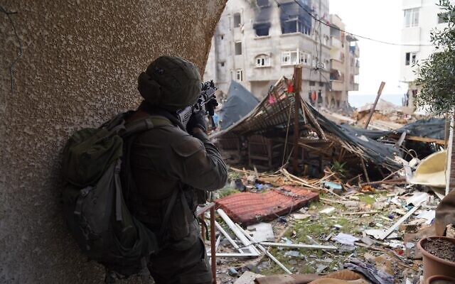 Фото The Times of Israel. Военные ЦАХАЛ в городе Газа
