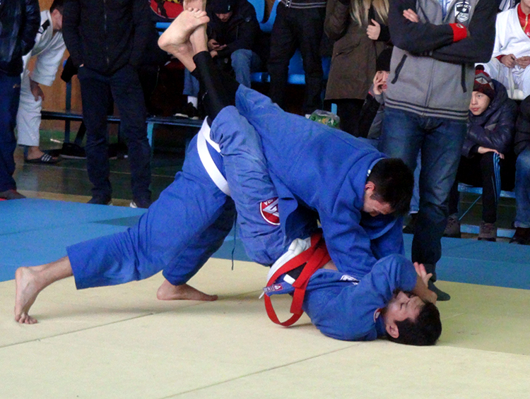 Бодибилдинг, MMA и футбол. Соревнования с участием кыргызстанцев