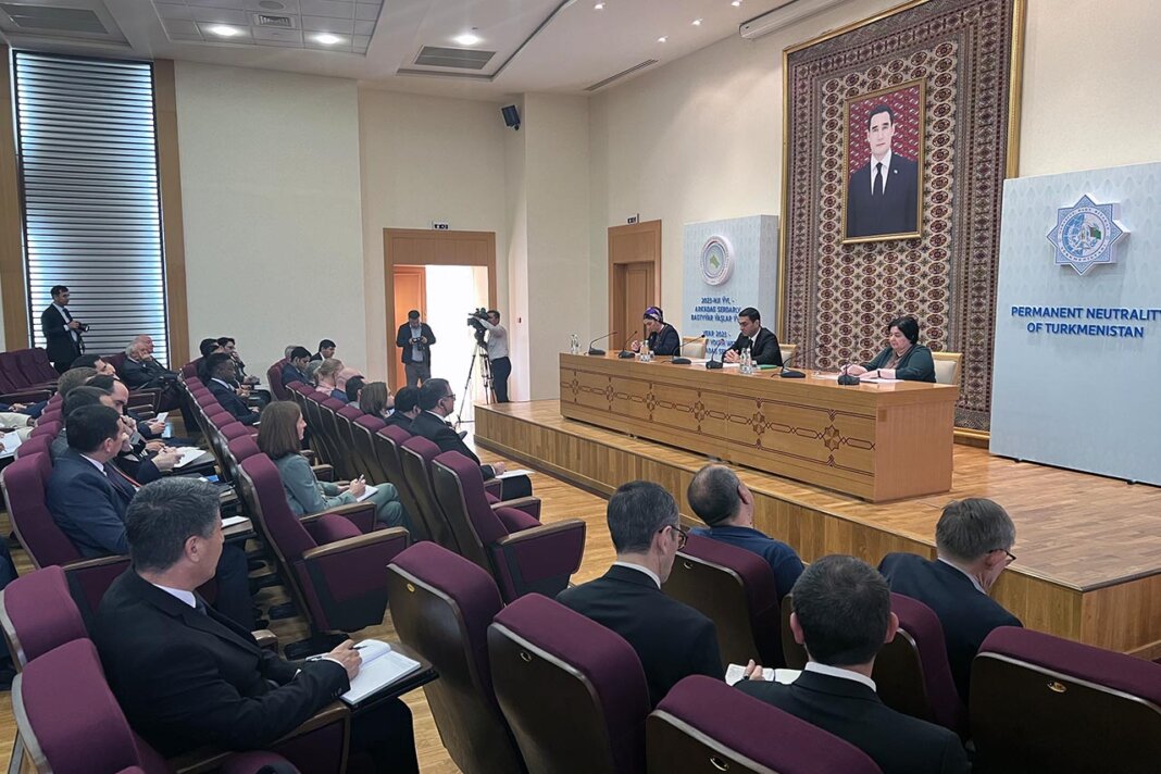 2023_11_16_mfa_women_vepa_hajiev_upr_01 МИД Туркменистана: в стране нет дресс-кода для женщин и ограничений в выдаче им водительских прав