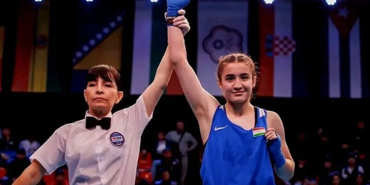 Фариноз Абдуллоева завоевала серебряную медаль на чемпионате мира по боксу среди юниоров