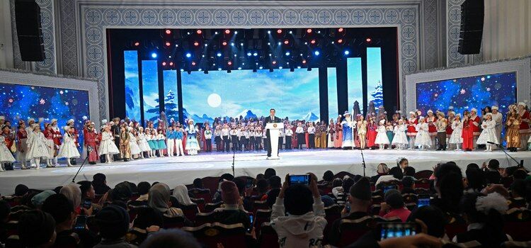 В Президентской елке участвовали более тысячи детей