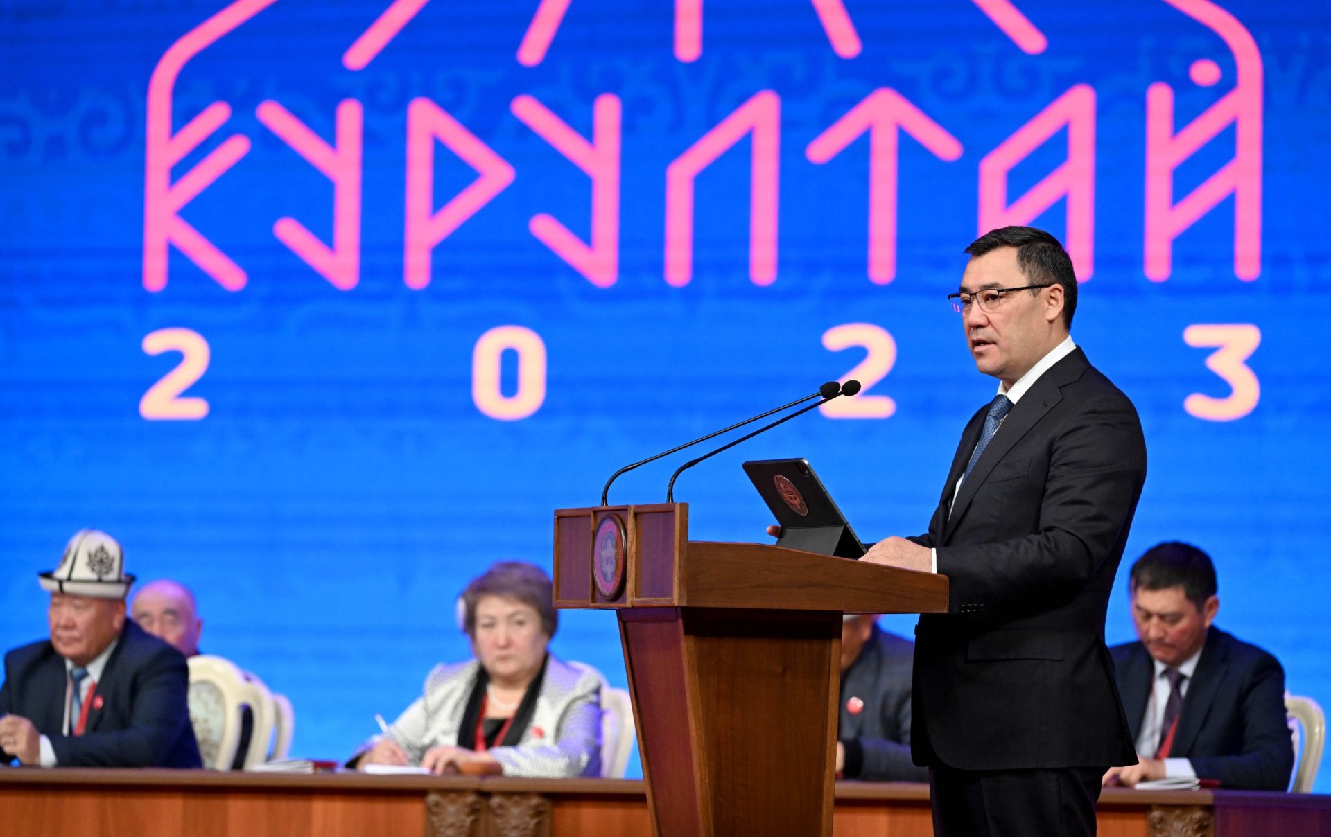Садыр Жапаров о защите прав учителей: Школьники иногда перегибают палку