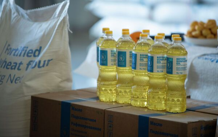 Более 56 тыс. малообеспеченных кыргызстанцев получили продукты в обмен на труд