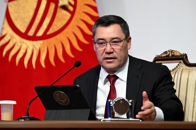 Президент Кыргызстана утвердил изменение государственного флага