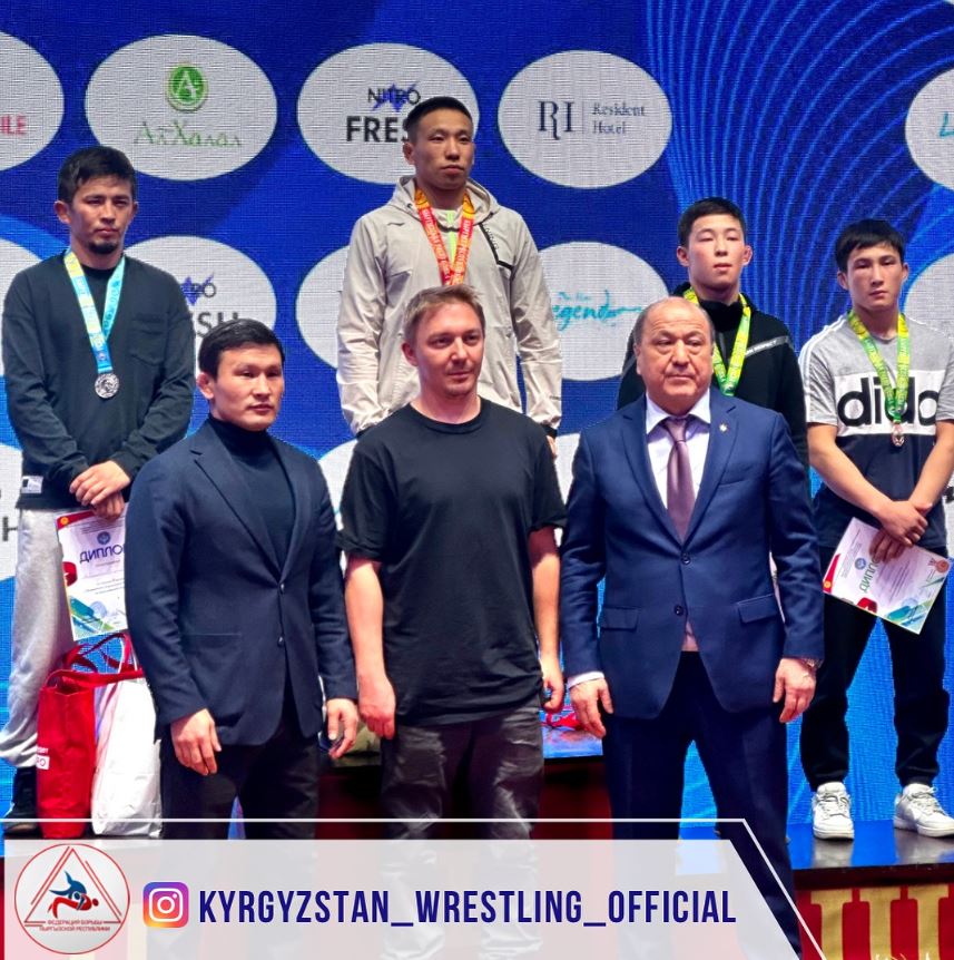 На чемпионате Кыргызстана по греко-римской борьбе разыграли первые медали