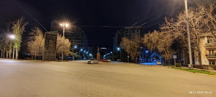 Фото Николая Манаковского. Бишкек, раннее утро, проспект Айтматова