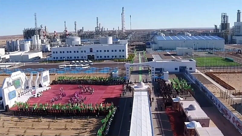 Всех работников полимерного завода в Киянлы отправили в отпуск, работа предприятия полностью прекращена
