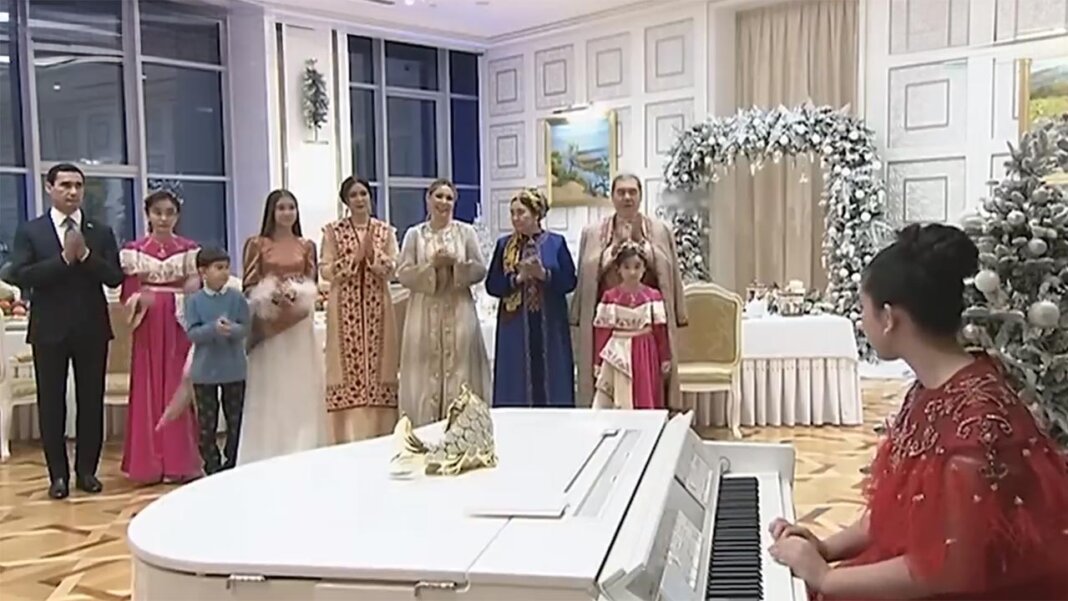 2023_12_31_berdymuhamedovs_new_year_02 Новый год в Туркменистане: год Рыбы, рождение Аркадага и семейные празднования Бердымухамедовых