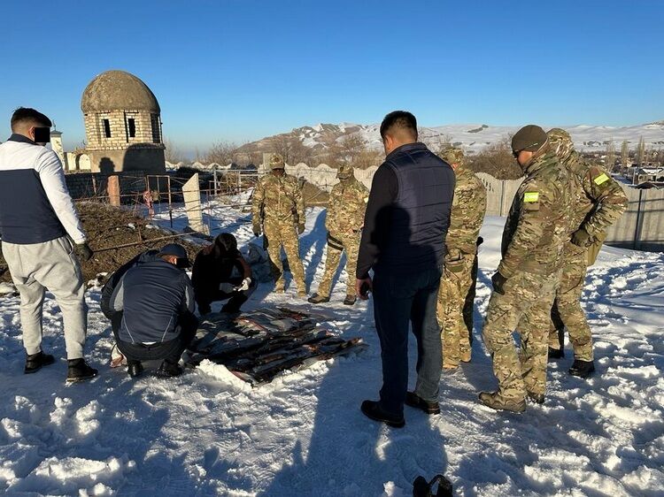 Обнаружено место хранения оружия, принадлежащего ОПГ Камчи Кольбаева