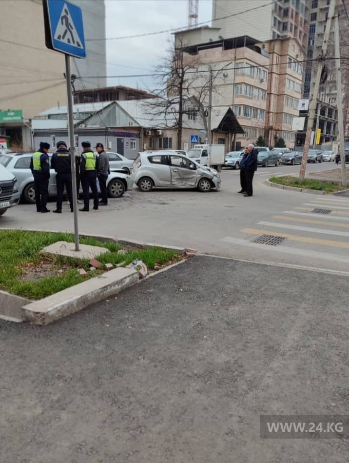 Фото читателя 24.kg. Улица Фрунзе в Бишкеке