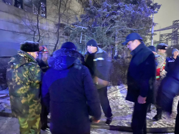 Фото пресс-службы мэрии . Мэр Айбек Джунушалиев на ТЭЦ