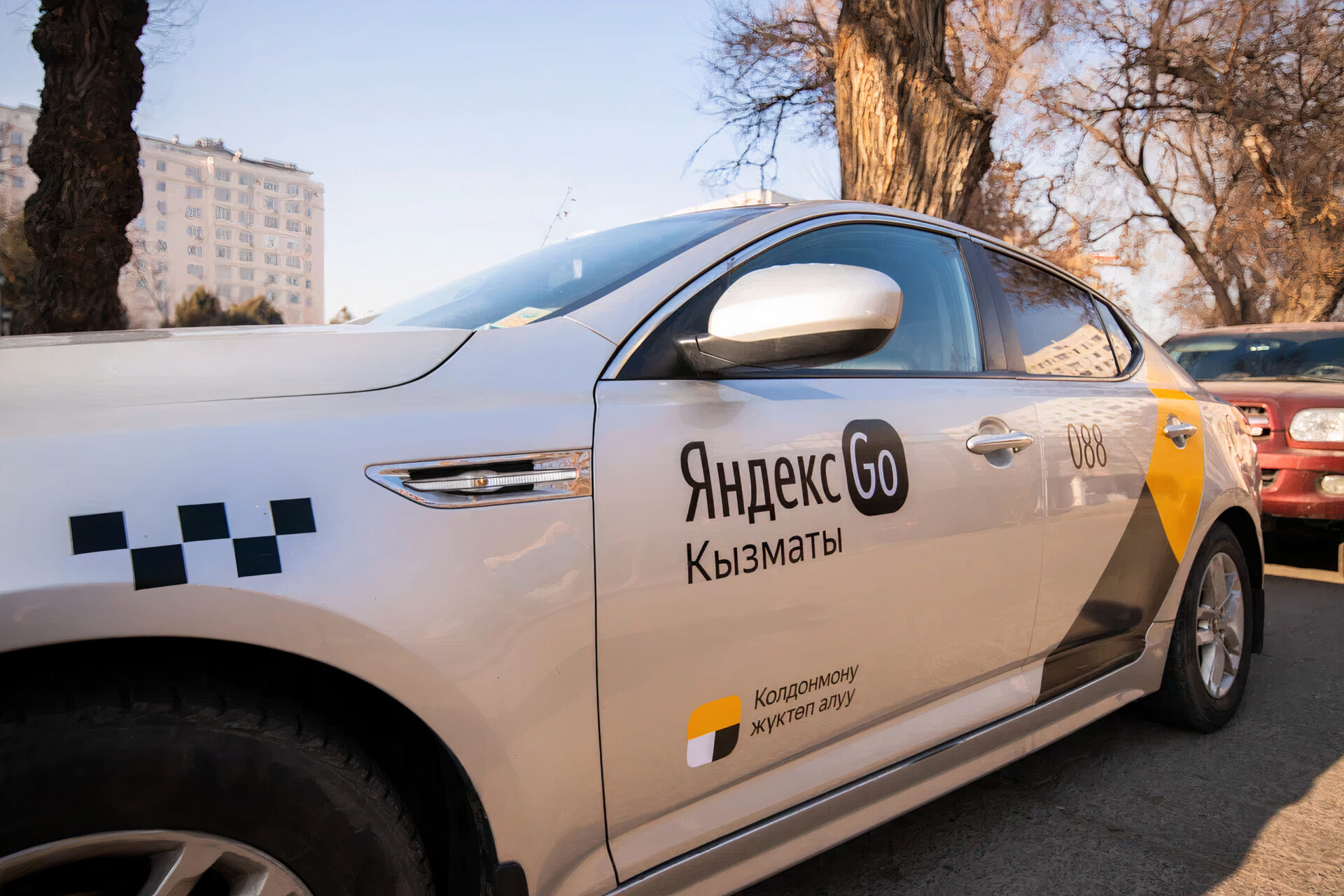 Яндекс Go удвоил чаевые водителей в честь Международного дня таксиста