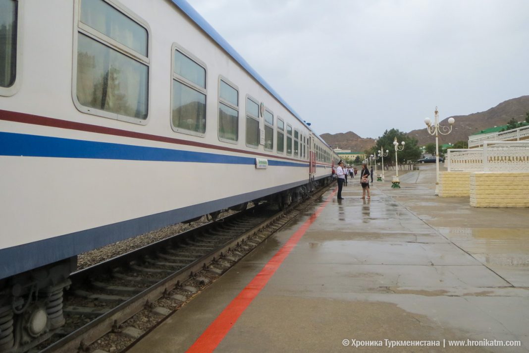 2019_09_11_train_ticket_railway_01 Состав следующего по маршруту Ашхабад-Серхетабад поезда сократился вдвое