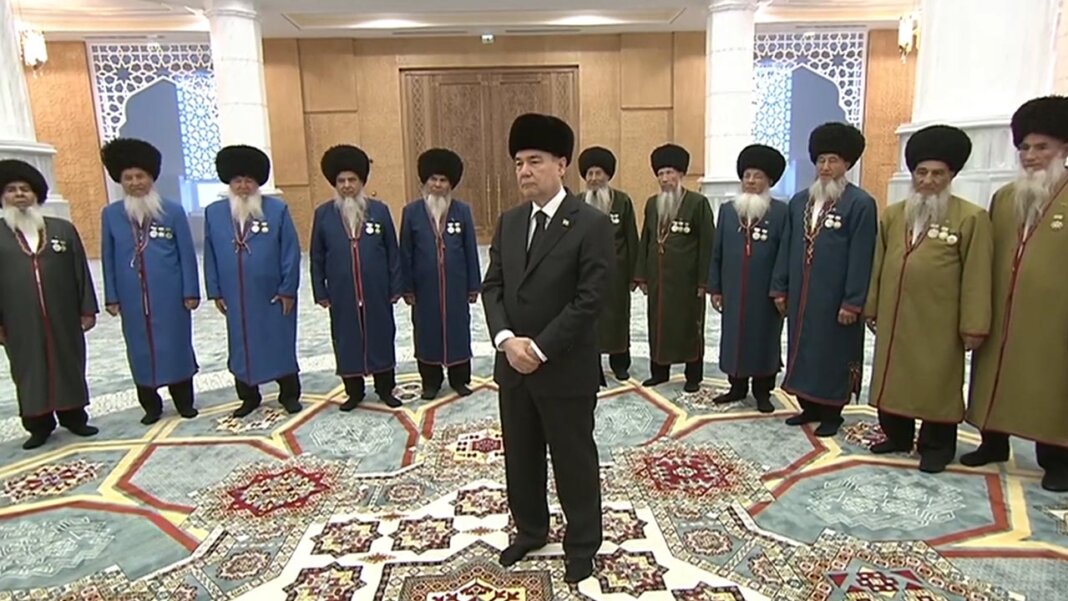 Г.Бердымухамедов открыл в Анау новую мечеть и назвал ее в честь богослова С.Джемалетдина