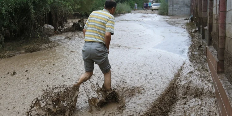 В Таджикистане сохраняется опасность схода селей и повышение уровня воды в реках