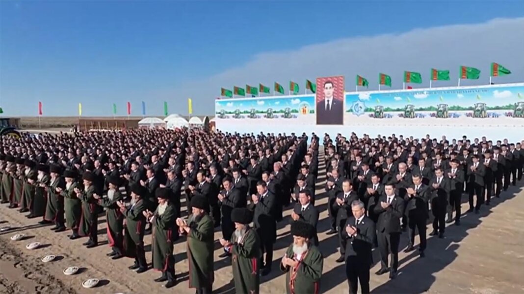 Арендаторам Лебапа позволили перенести день посева хлопка