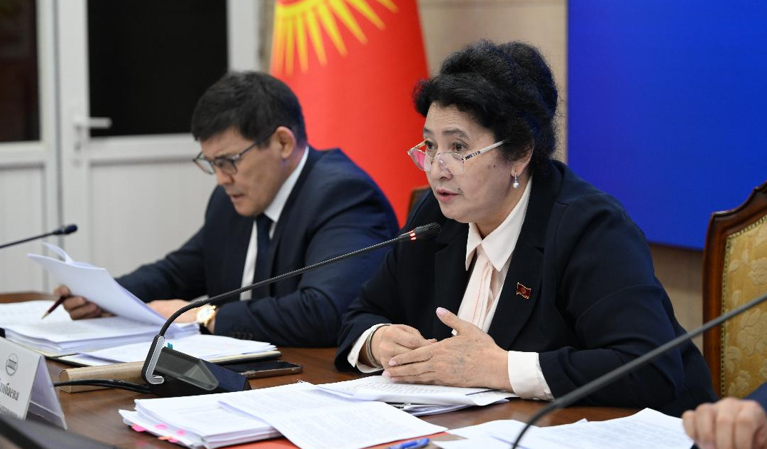 КР может отказаться от расчетов в долларах во внутренней торговли