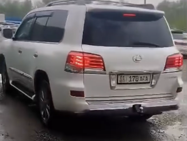 Автохулиган, едва не задавивший детей, оштрафован на 16 тыс. сомов
