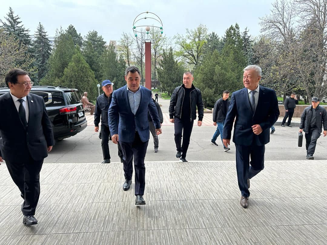 Фото пресс-службы президента. Садыр Жапаров в Академии наук
