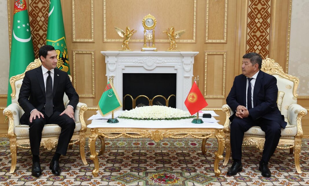 2024_05_25_kyrgyzstan_zhaparov_01 Глава правительства Кыргызстана предложил президенту Туркменистана совместно выходить на рынки третьих стран
