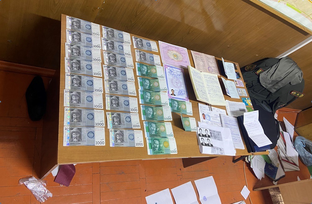 В Бишкеке во время получения взятки задержан офицер военкомата