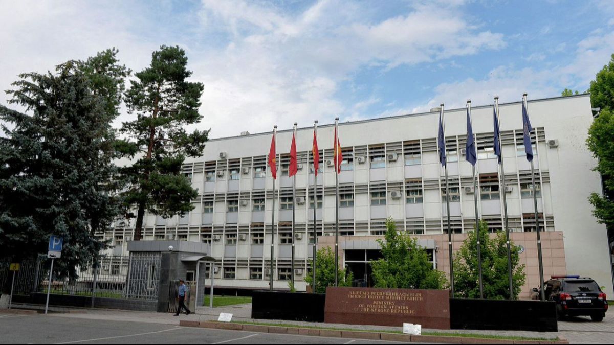 МИД КР вновь рекомендует согражданам временно воздержаться от поездки в Россию