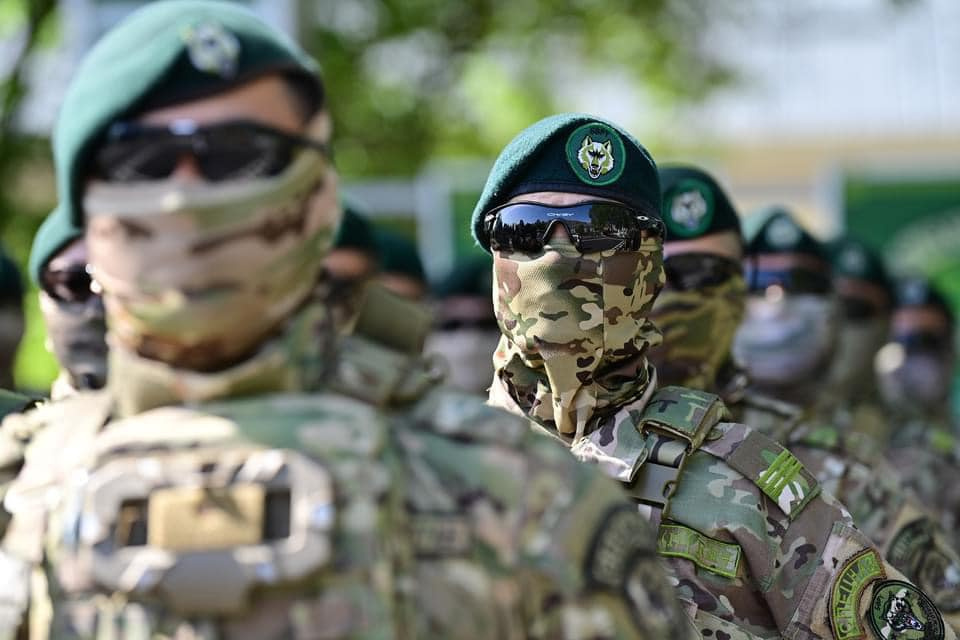 Камчыбек Ташиев вручил пограничникам ключи от новых квартир в Баткене