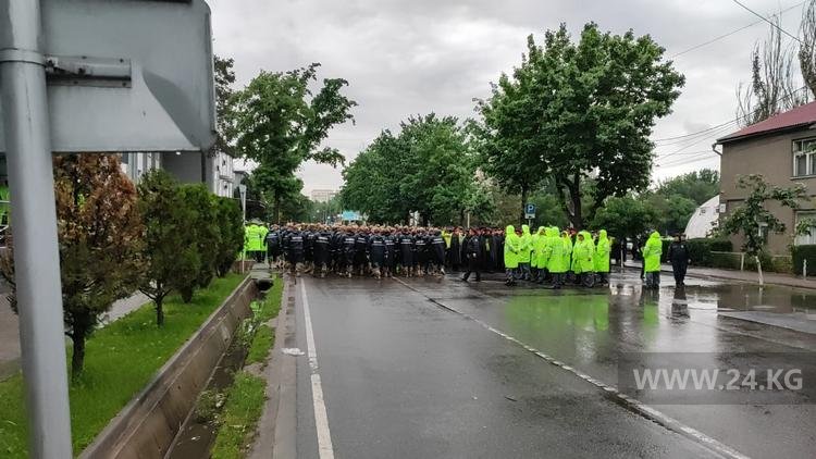 На охрану Бишкека сегодня в ночь выйдут 2 тысячи 700 сотрудников милиции