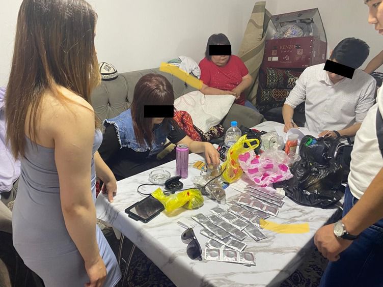 Заставляла девушек оказывать интимные услуги. В Бишкеке задержана сутенерша