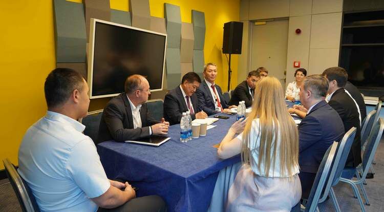 «Кумтор» и Навоийский горно-металлургический комбинат обсудили сотрудничество