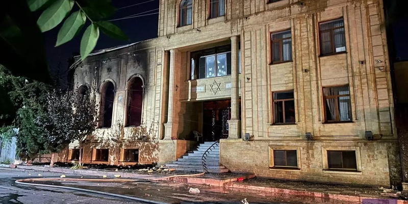 Фото СМИ. Теракты в Дагестане: более пятнадцати полицейских погибло