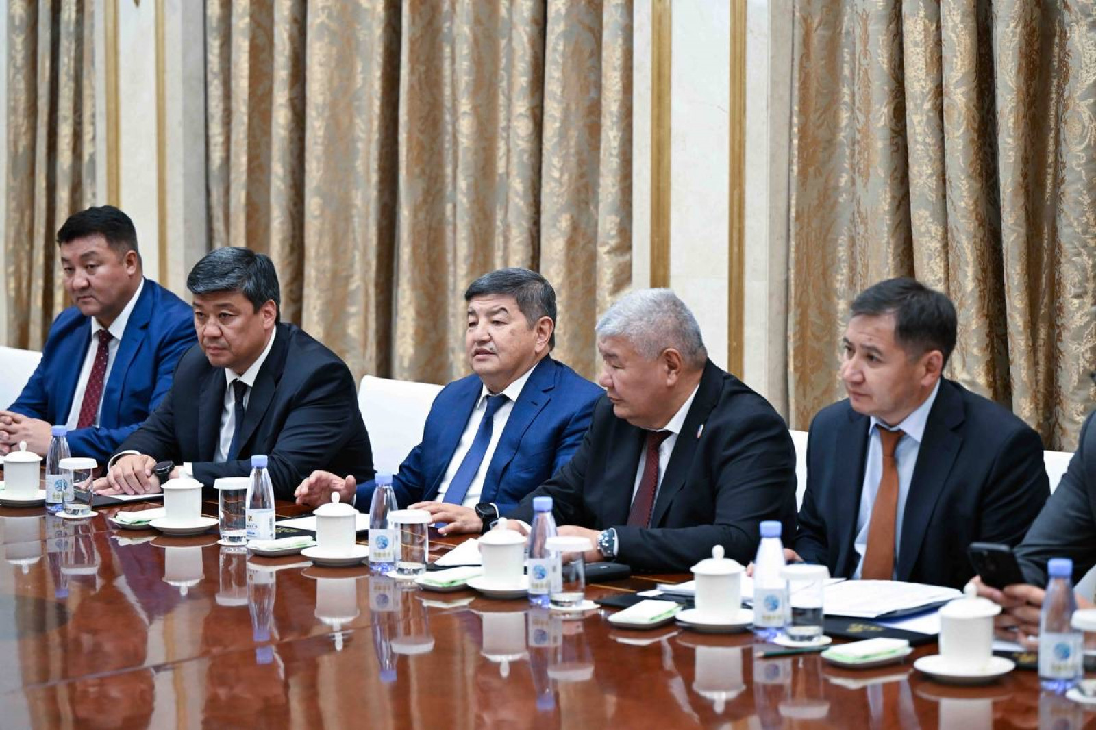 Кыргызстан подписал в Китае проект о строительстве солнечной электростанции